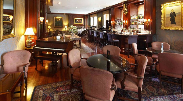 The Gentleman Magician’s Magical Soirée