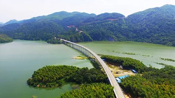 赤壁市芳世湾大桥观景平台