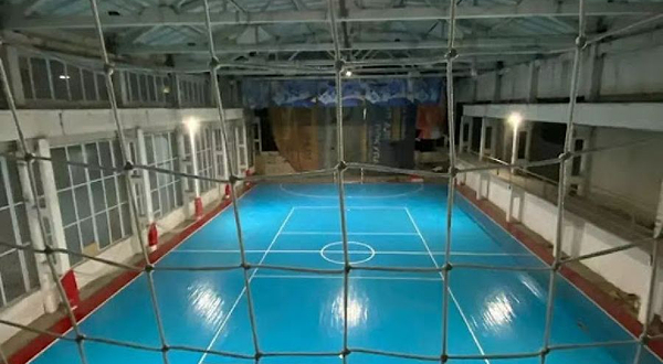 Krytyy Futbol'nyy Zal Top Ordo, Futbol'noye Pole