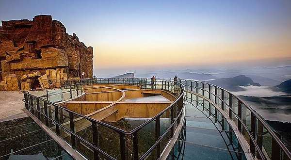 悬空玻璃观景平台