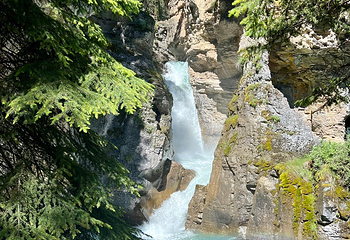 强斯顿峡谷第 5 张图片