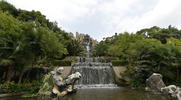 七彩云南-观瀑广场