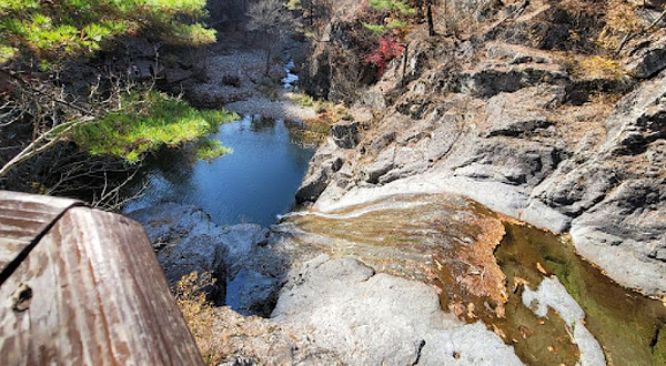 용연폭포（龙渊瀑布）