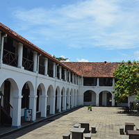 荷兰医院旧址购物美食广场