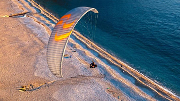 启飞航空滑翔伞基地