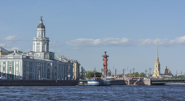 圣彼得堡乘船游览 (含7种语言导览)