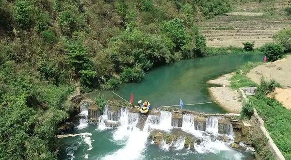 丘北布依谷激情漂流