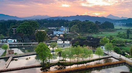 冷泉小镇景区第 1 张图片