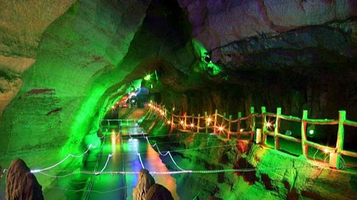 中国地下河漂流第一洞