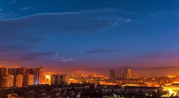 阴阳界-日照金山