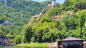 乌日策旧城堡垒