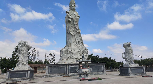 忠门镇沁头妈祖公园石头雕像