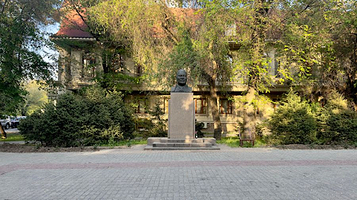Sabit Mukanov monument