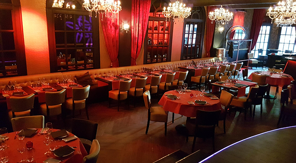 【西班牙锡切斯】Queenz 晚餐表演