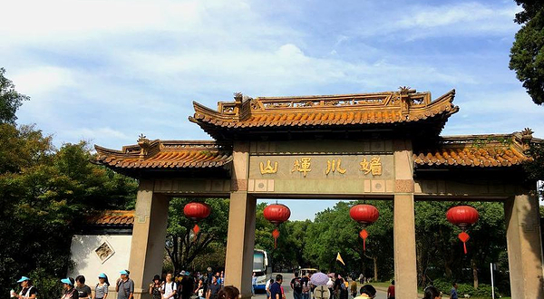 山辉川媚牌坊