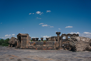 兹瓦尔特诺茨考古遗址