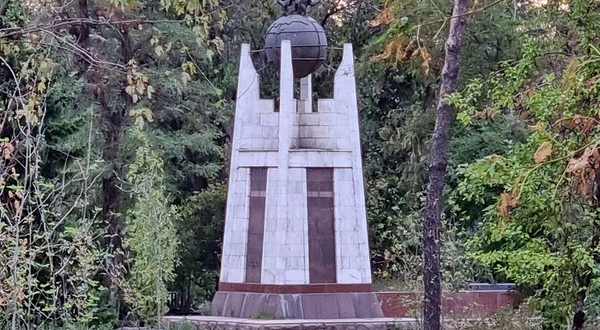 Monument to Manshuk Mametova and Aliya Moldagulova