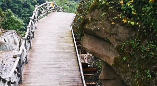 什邡市蓥华大峡谷