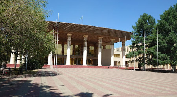 Dvorets Shkol'nikov Im. M.m. Katayeva