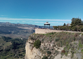 塔霍林荫散步小道