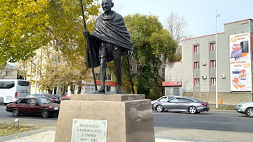 Pamyatnik Makhatme Gandi.