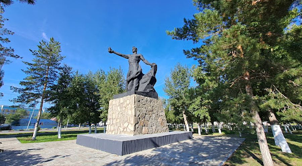 Gornyak Statue
