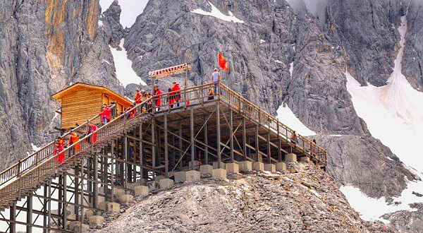 冰川公园彩旗处