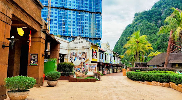 Sunway Lost World Theme Park : Hot Springs & Night Park