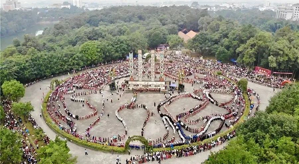 陇川目瑙纵歌广场