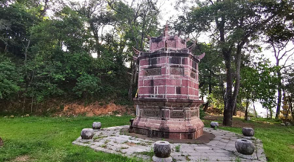 景迈山古茶林-八角塔