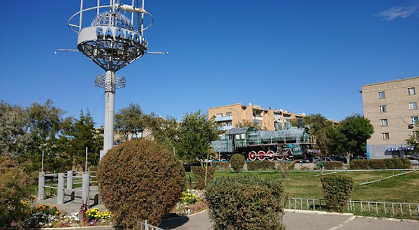 Pamyatnik Zheleznodorozhnikam Kosmodroma