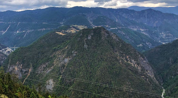 香格里拉大峡谷观景台