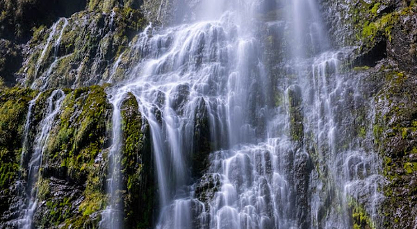 Devils Punchbowl Waterfall