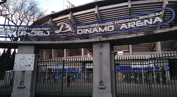 鲍里斯·派恰泽迪纳摩体育场