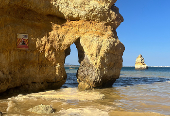 Praia do Camilo第 15 张图片