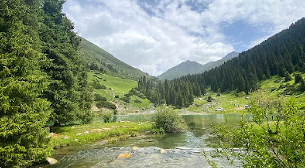Ущелье Кырчын (Семёновкое), Сүттүү-Булак