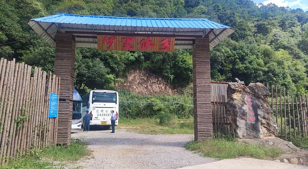 昆明西山区团结乡梦里水乡原始森林公园