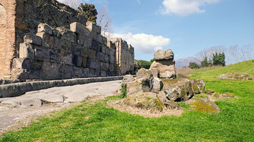Porta Ercolano e cinta muraria