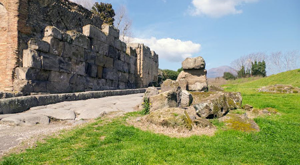Porta Ercolano e cinta muraria