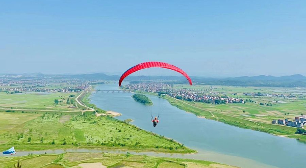鸣山滑翔伞俱乐部