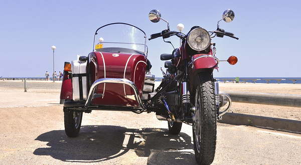 巴塞罗那机场边车