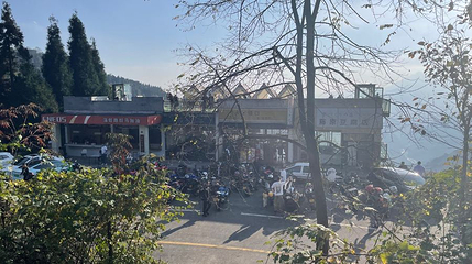 蒲虹路垭口观景台第 1 张图片