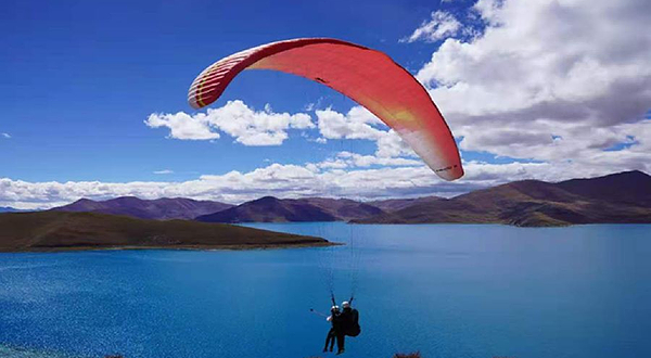 西藏羊湖国际滑翔伞飞行基地
