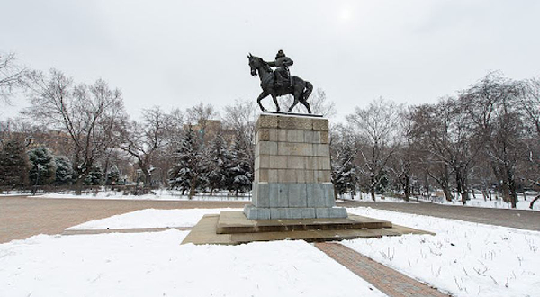 Amangeldy batyr monument