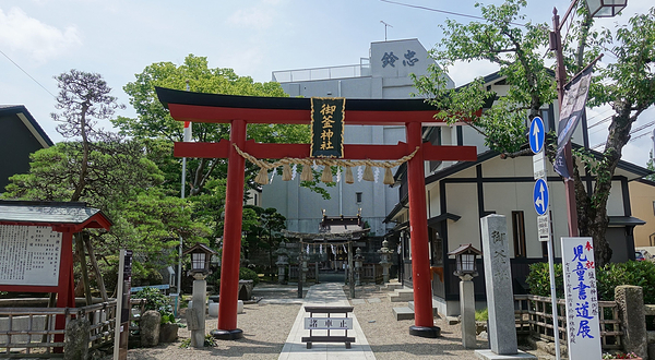 御釜神社