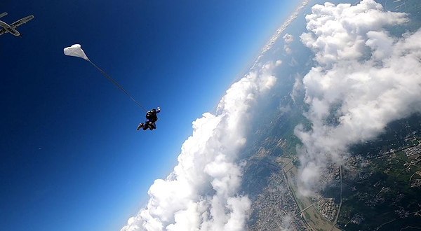 蓝色气流成都跳伞基地