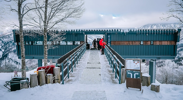 白马岩岳度假村&冰雪乐园