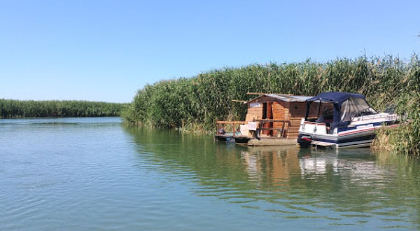 Rybolovnaya Baza Del'ta