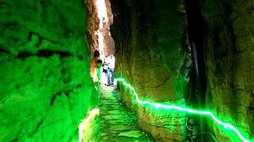 熊耳山抱犊崮国家地质公园地质博物馆