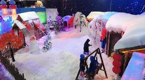 天下第一村冰雪王国(华西冰雪世界)